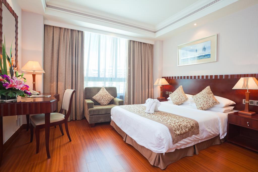 Jinjiang Baohong Hotel Sanya Room photo